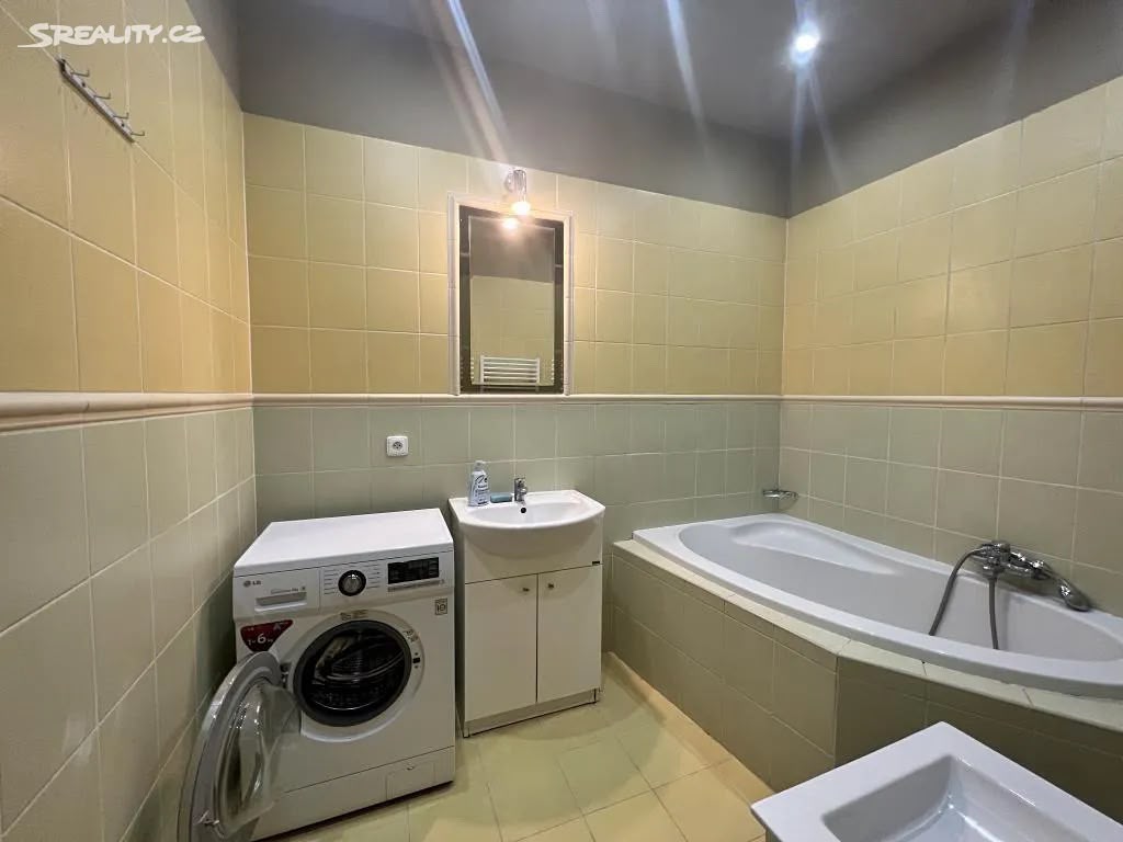 Stylový samostatný pokoj v mezonetovém bytě v centru Brna – Veveří (Jana Uhra), volný od 1. července. — foto 5
