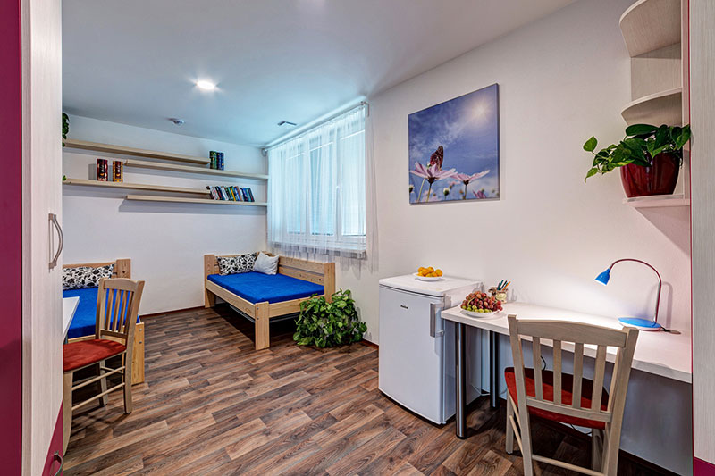 Moderní pokoj 16 m² s kompletním vybavením, internetem a rekuperací – klidné bydlení u parku — foto 2