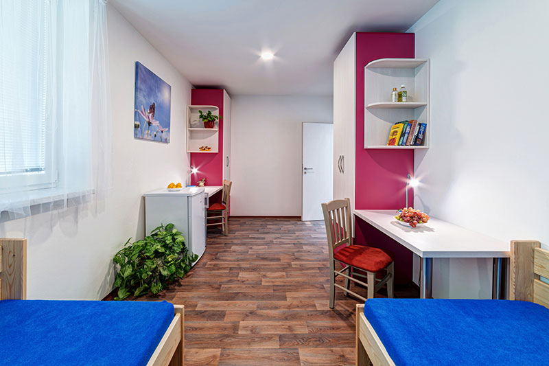 Moderní pokoj 16 m² s kompletním vybavením, internetem a rekuperací – klidné bydlení u parku — foto 3